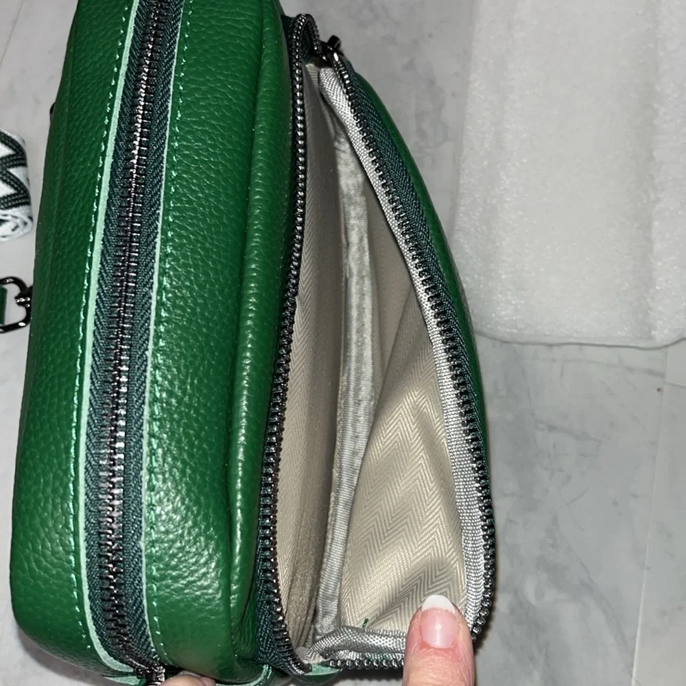 Boutique Leather Camera bag Crossbody bag Hunter Green/Gunmetal HW 2 straps NWOT